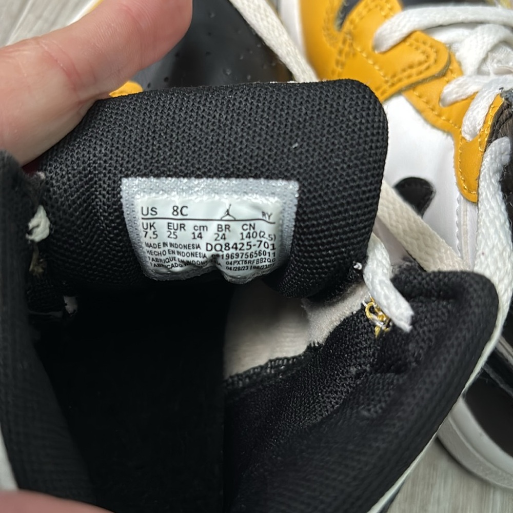 Nike Jordan 1 Mid Toddler Sneakers Yellow Ochre size 8C - Picture 8 of 10